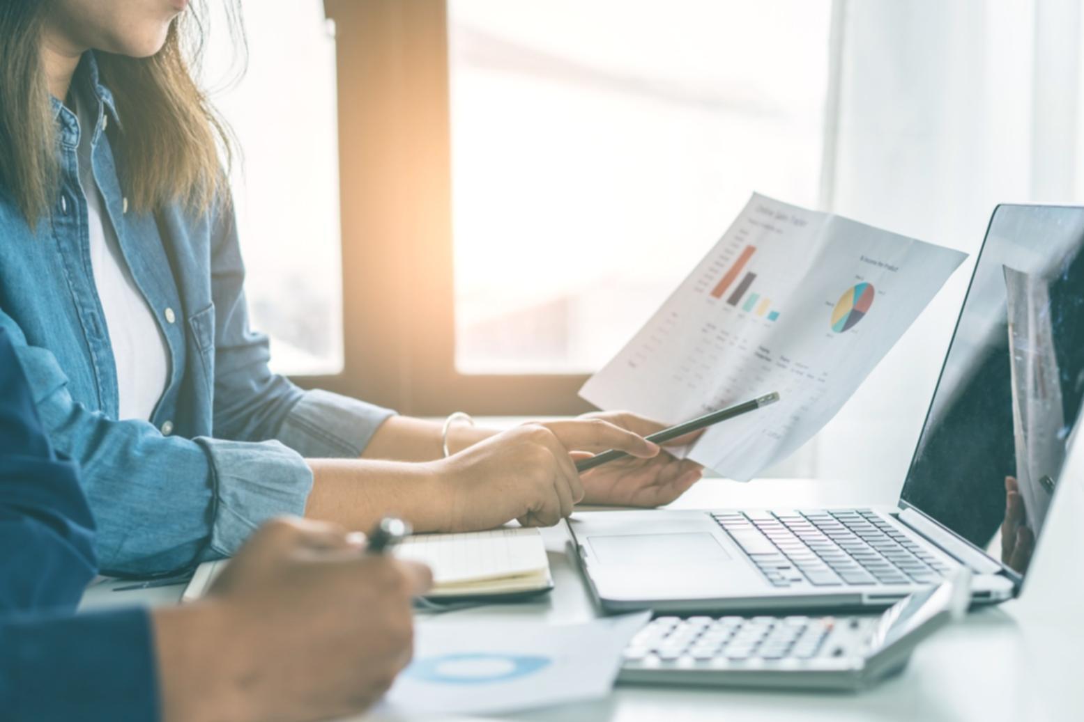 Interactive financial planning session with real business case studies